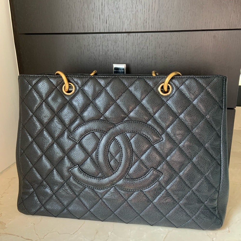 Chanel GST in black caviar with ghw